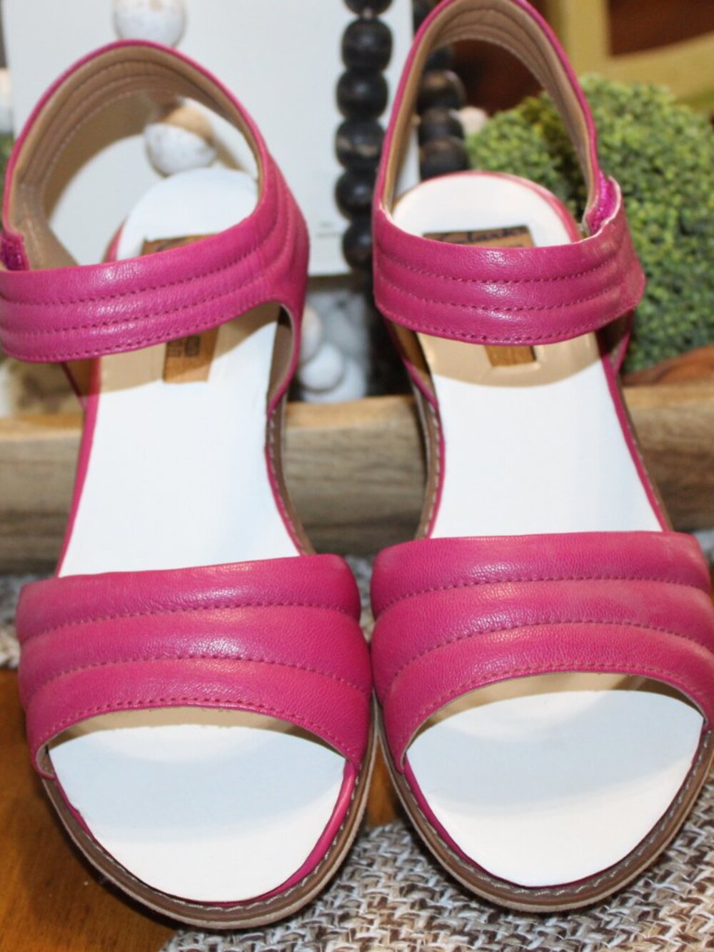 NWT Clark Hazelle Alba Quilted strap wedge sandals 9 1/2 WIDE FABULOUS!! - Picture 2 of 13